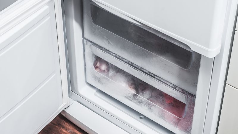 interieur d un congelateur en bas  d un refrigerateur