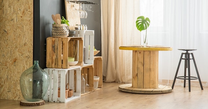 Différents meubles selon le concept de l'upcycling