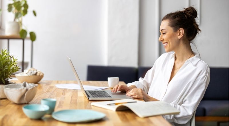 bureau à la maison pendant un déménagement