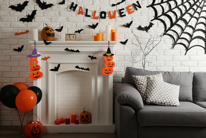 Cheminée décorée pour Halloween