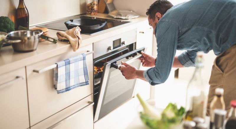 cuisson d'un aliment au four