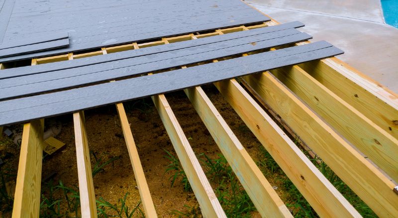 structure d'une terrasse en bois sur de la terre