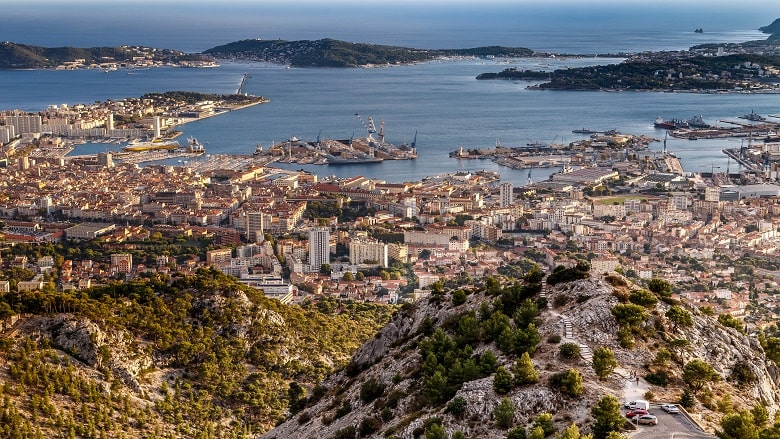 Toulon, où on trouve du parquet et du carrelage