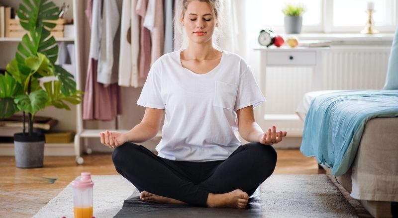 coin yoga dans la chambre à coucher