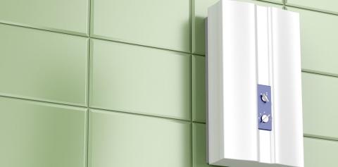 Chauffe-eau instantané électrique mural.